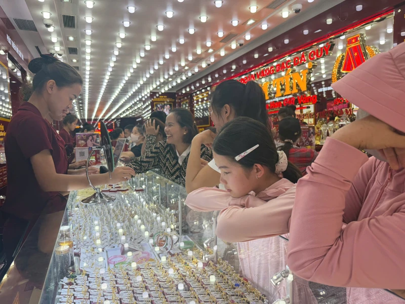 Bản tin thị trường vàng sáng 24/8/2026: Đầu tuần giá vàng tăng mạnh